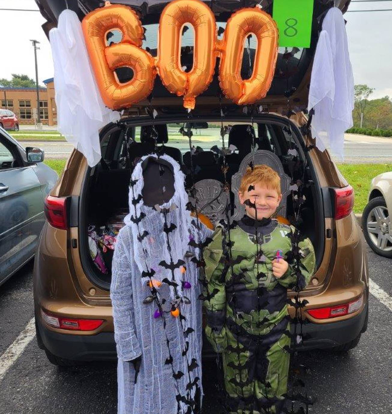 2 students at Trunk or Treat