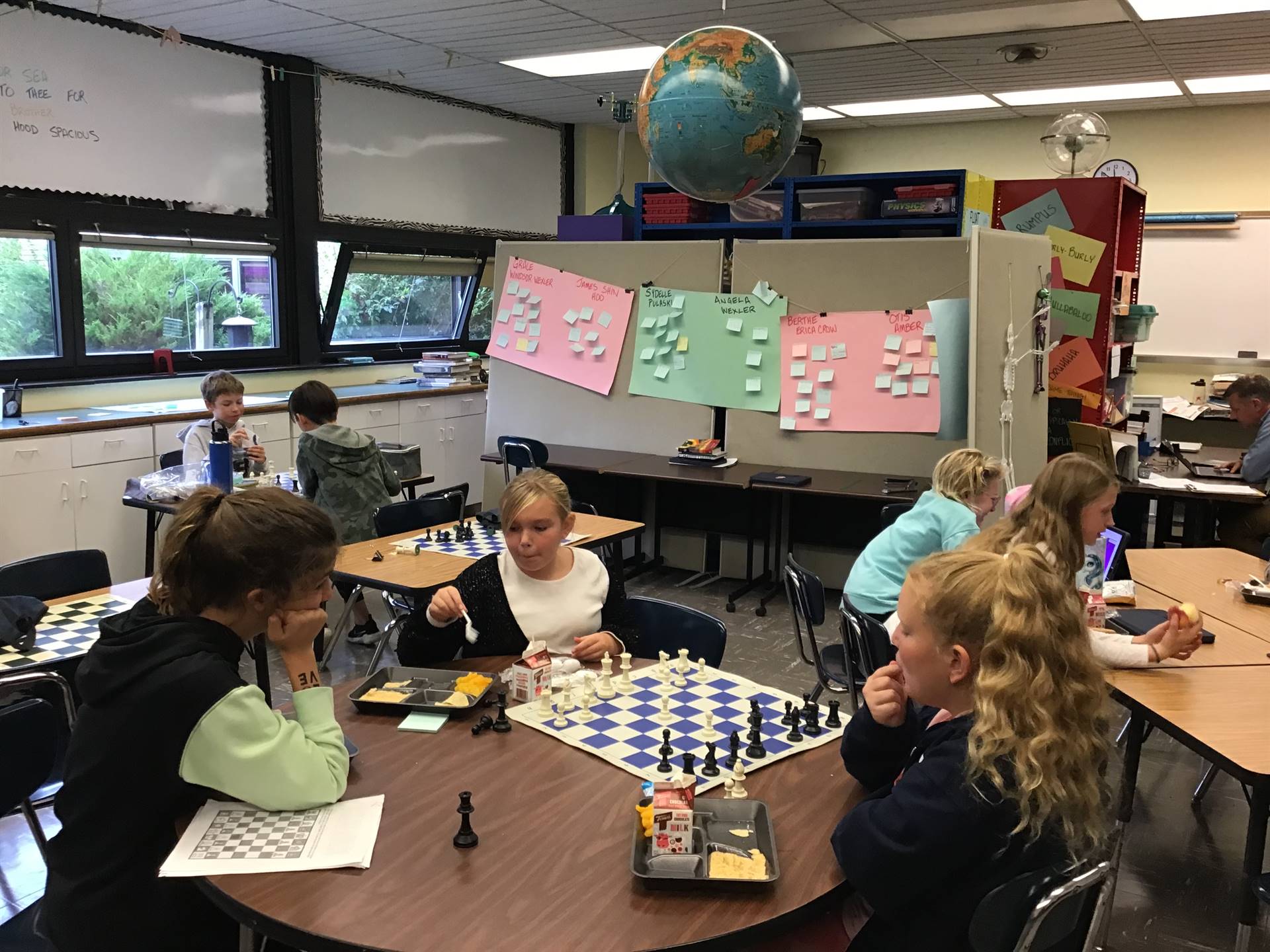 5th graders playing on chess 
